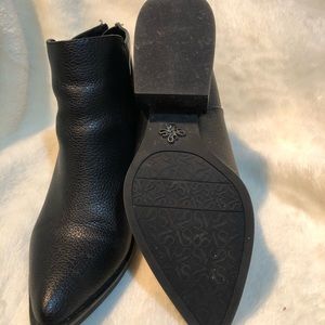 Simply Vera Vera Wang Shoes - Simply Vera Vera Wang Ankle Booties- no flaws Simply Vera Vera Wang Shoes - Simply Vera Vera Wang Ankle Booties- no flaws